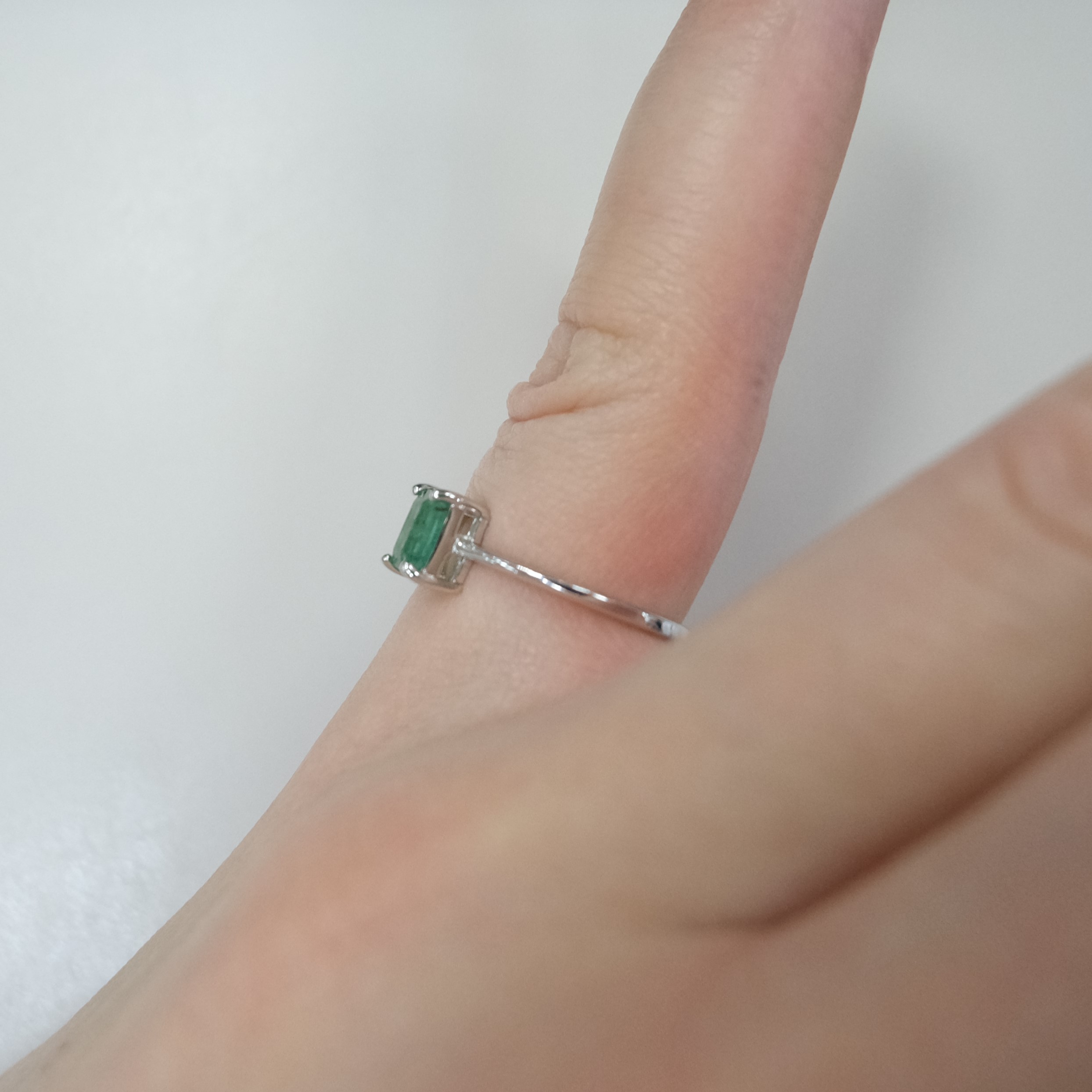 Серебряное кольцо с изумрудом